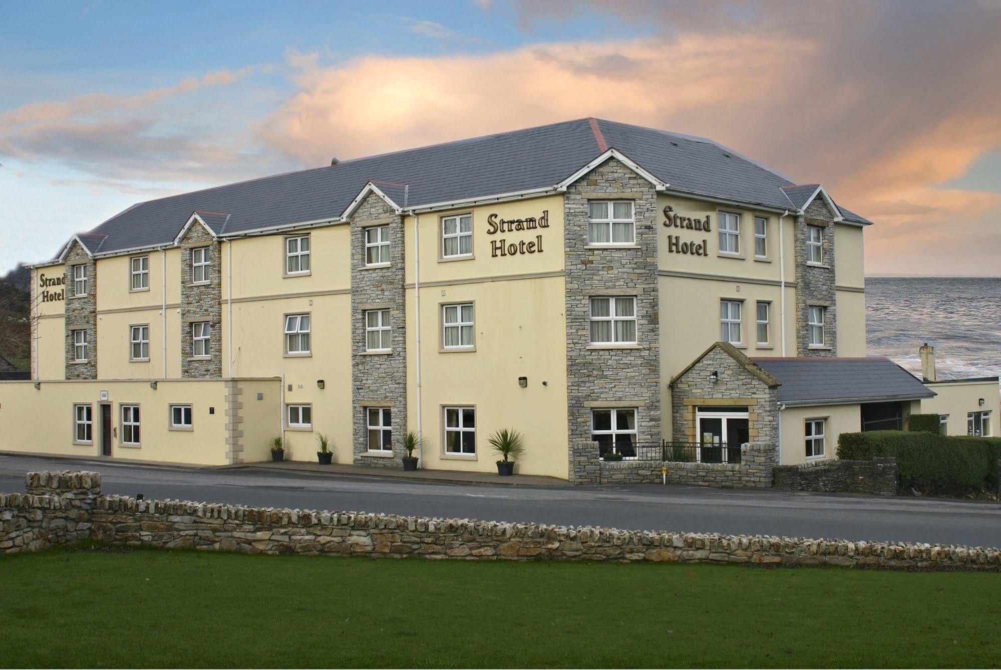 باليليفين The Strand Hotel المظهر الخارجي الصورة