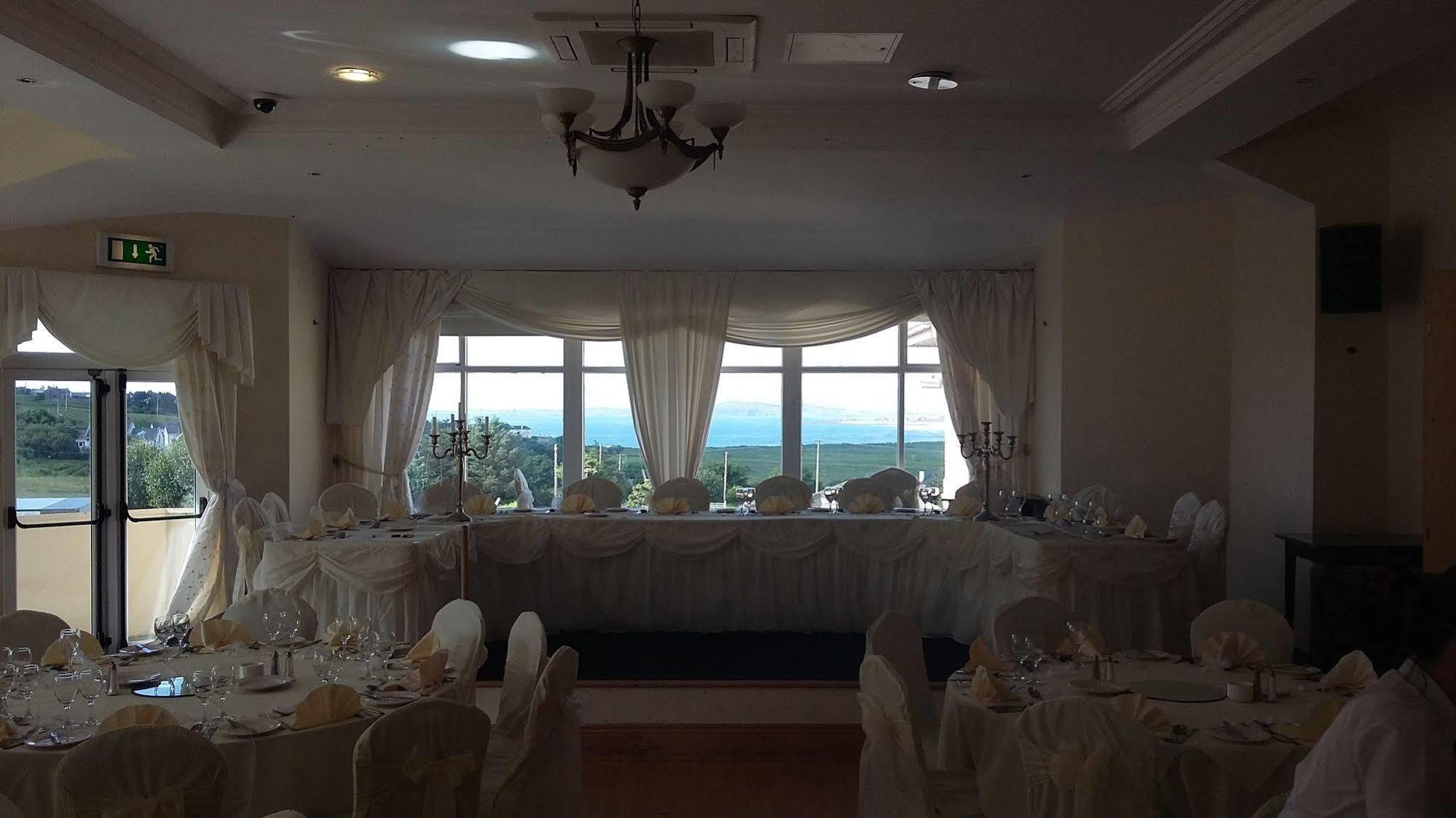باليليفين The Strand Hotel المظهر الخارجي الصورة